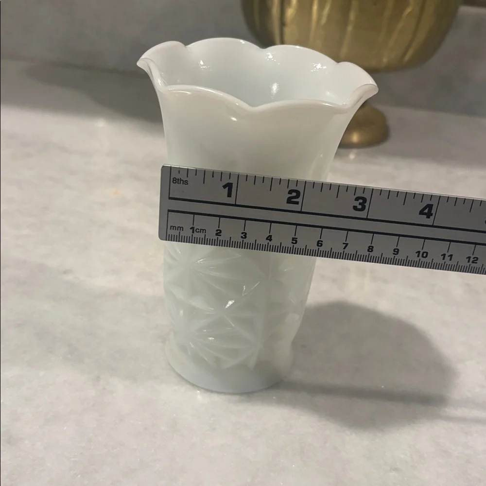Elegant  Vase Vintage Hazel Atlas Milk Glass Starburst Pattern Ruffle Edge